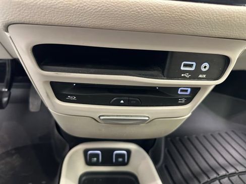 Used 2017 Chrysler Pacifica Limited FWD image 22