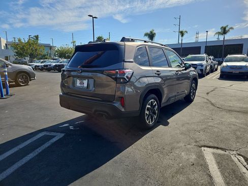 Certified 2025 Subaru Forester Premium AWD/4WD image 7