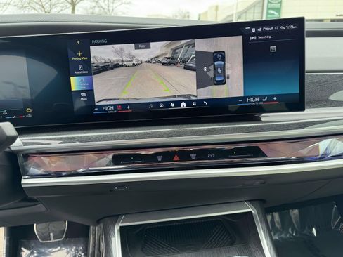 Used 2023 BMW 760i xDrive image 25