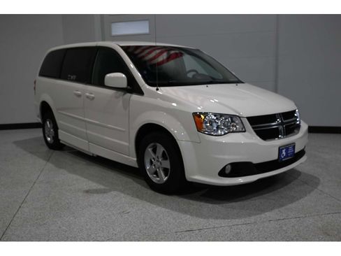 Used 2012 Dodge Grand Caravan Crew FWD image 3