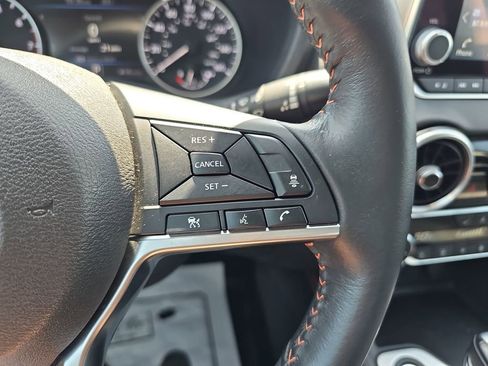 Used 2022 Nissan Sentra SR w/ SR Premium Package FWD image 22