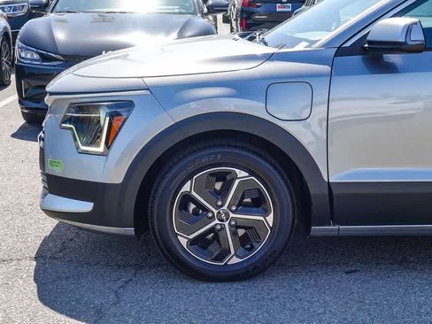 Certified 2023 Kia Niro EX FWD image 8