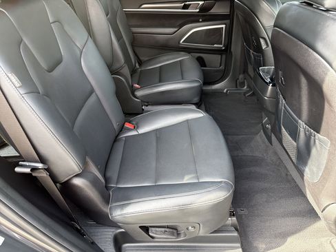 Used 2024 Kia Telluride S w/ S Sunroof Package FWD image 13