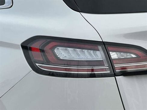 Certified 2022 Lincoln Nautilus Reserve w/ Equipment Group 201A image 9