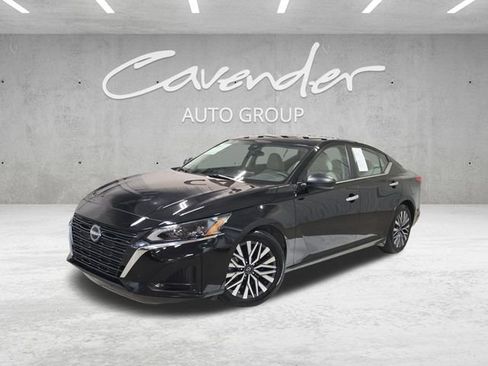 Used 2024 Nissan Altima 2.5 SV image 1