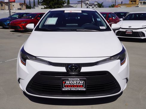 Certified 2025 Toyota Corolla LE FWD image 3