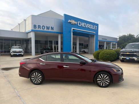 Used 2025 Nissan Altima 2.5 SV image 1