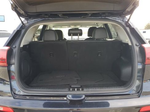 Used 2022 Kia Niro EX image 9