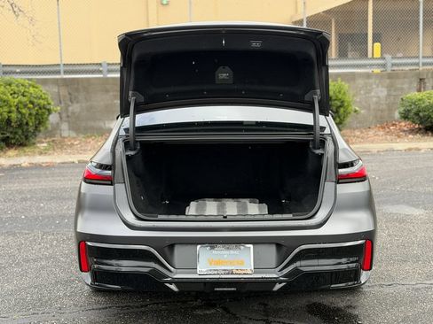 Used 2025 BMW i7 M70 AWD/4WD image 13