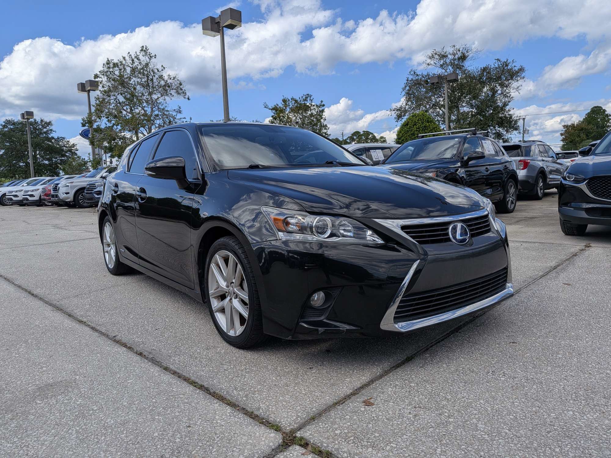 Used 2017 Lexus CT 200h w/ Accessory Package 2 FWD image 2