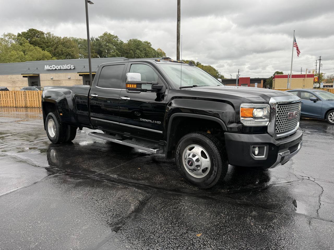 Used 2016 GMC Sierra 3500 Denali w/ Driver Alert Package AWD/4WD image 3