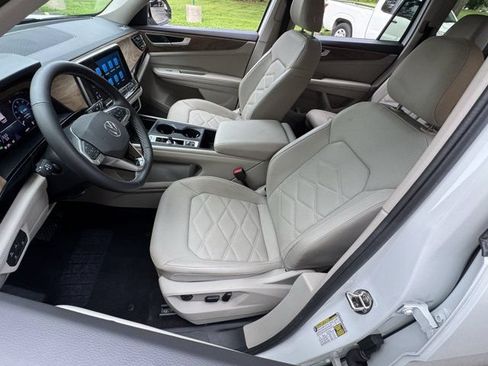 Used 2024 Volkswagen Atlas SE AWD/4WD image 37