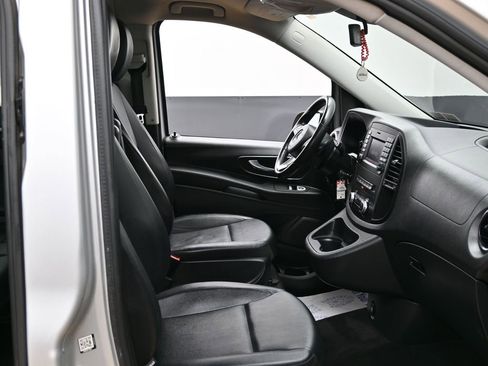Used 2018 Mercedes-Benz Metris Passenger image 37