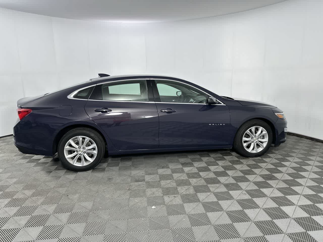 Used 2025 Chevrolet Malibu LT FWD image 9