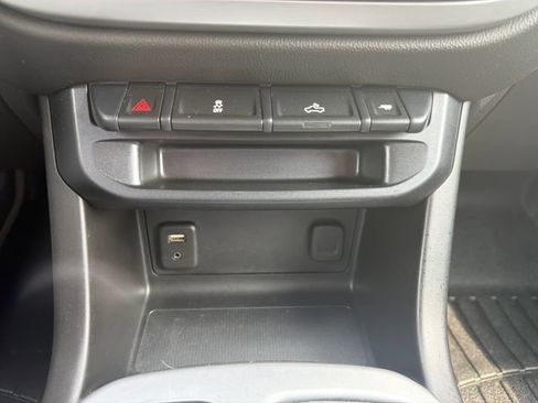 Used 2018 Chevrolet Colorado LT AWD/4WD image 23