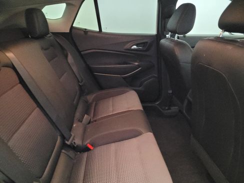 Used 2025 Chevrolet Trax LT FWD image 19