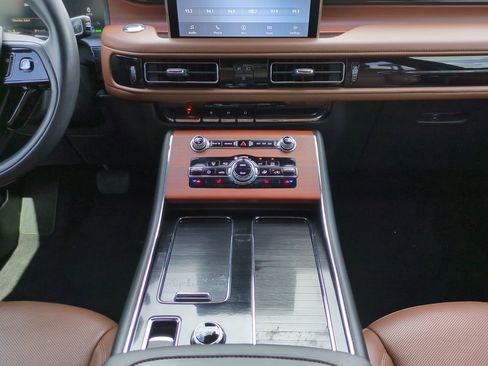 Used 2023 Lincoln Aviator Grand Touring AWD/4WD image 24