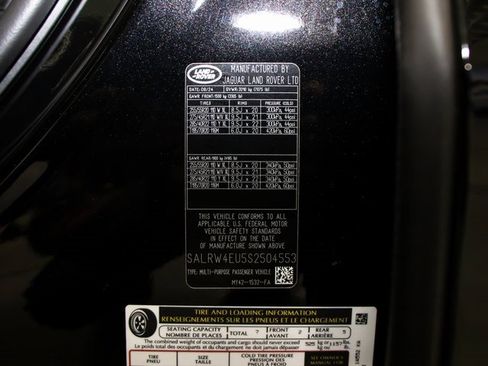 Certified 2025 Land Rover Discovery Metropolitan Edition image 23