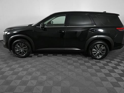 Used 2022 Nissan Pathfinder S FWD image 3
