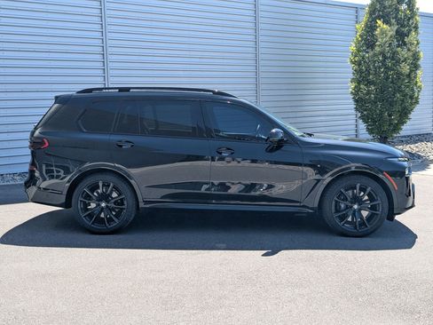 Used 2023 BMW X7 xDrive40i w/ M Sport Package AWD/4WD image 4