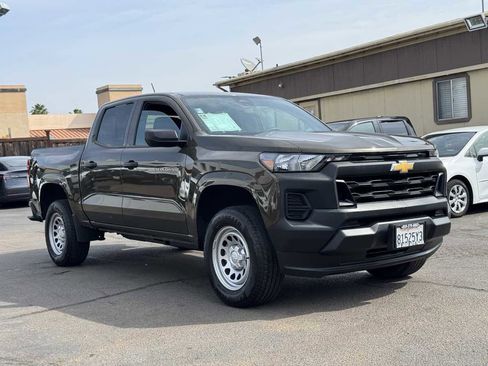 Used 2024 Chevrolet Colorado W/T image 4