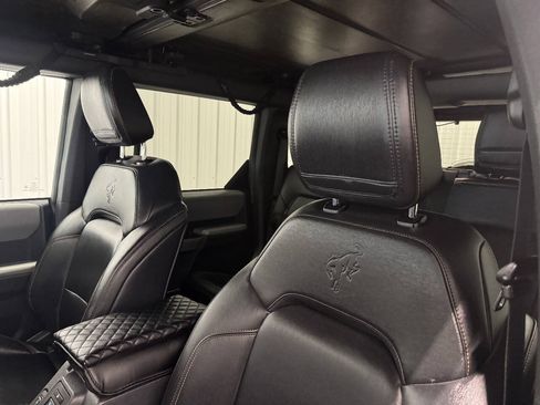 Used 2022 Ford Bronco Badlands w/ Sasquatch Package AWD/4WD image 9