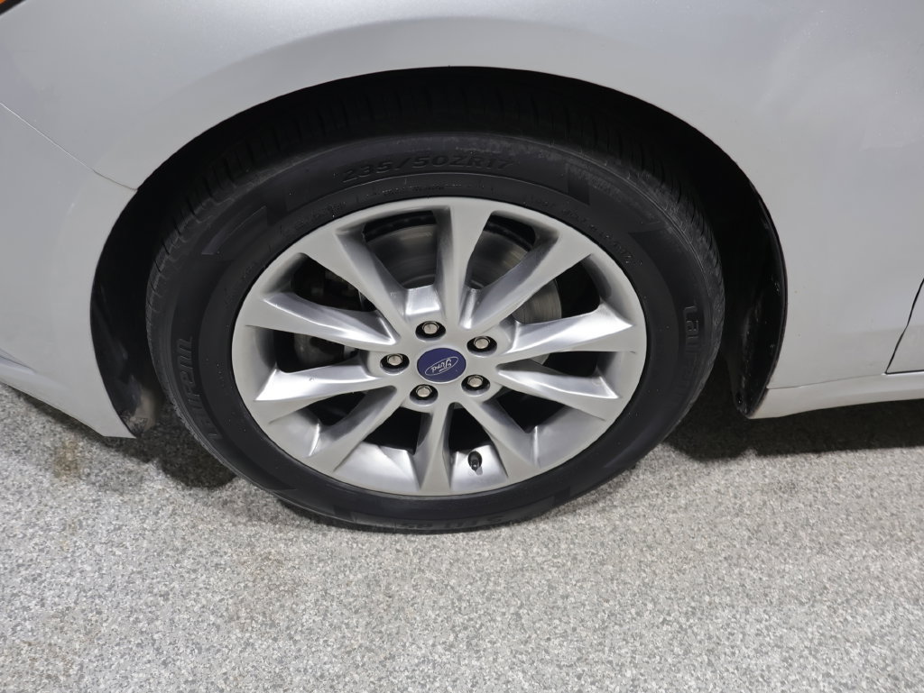 Used 2017 Ford Fusion SE FWD image 20