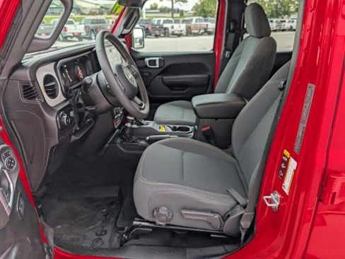 Used 2024 Jeep Wrangler Willys image 2
