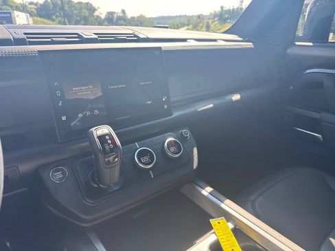 Used 2025 Land Rover Defender 130 V8 AWD/4WD image 14