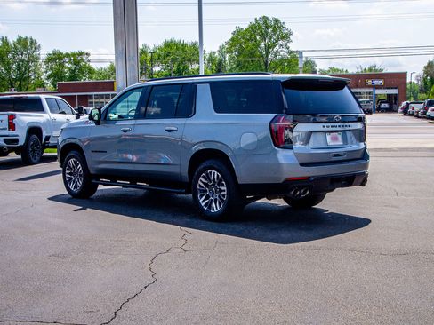Used 2025 Chevrolet Suburban Z71 image 5