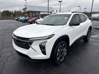 Used 2025 Chevrolet Trax RS w/ Driver Confidence Package video 2