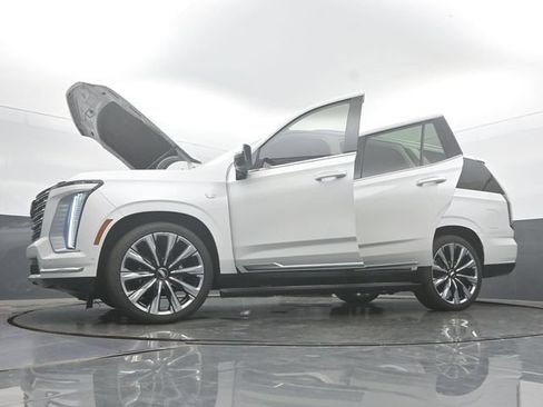 Certified 2025 Cadillac Escalade Premium Luxury Platinum AWD/4WD image 59