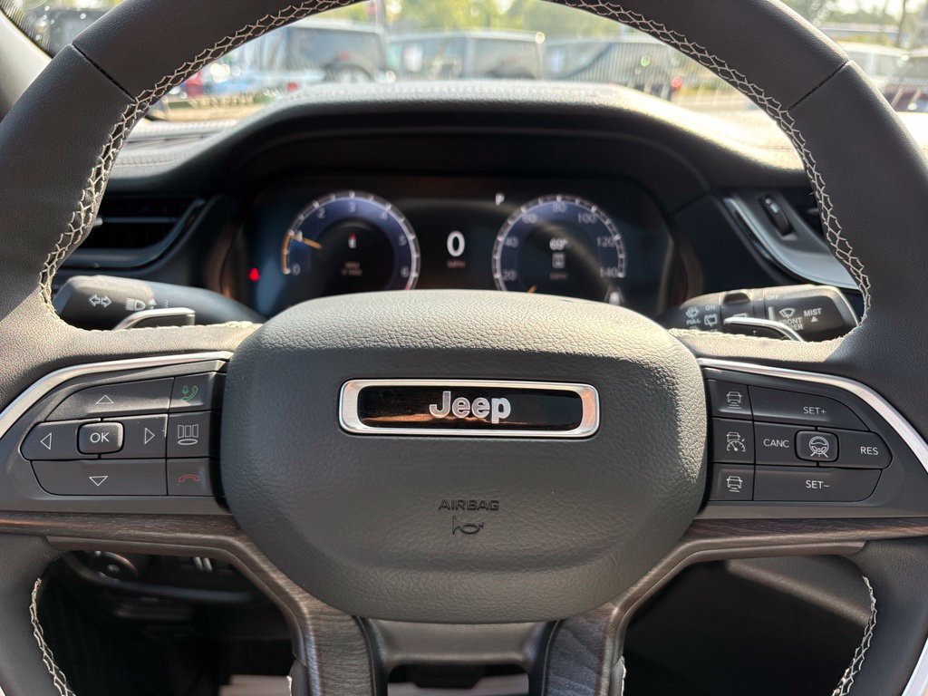 Used 2026 Jeep Grand Cherokee Limited AWD/4WD image 15