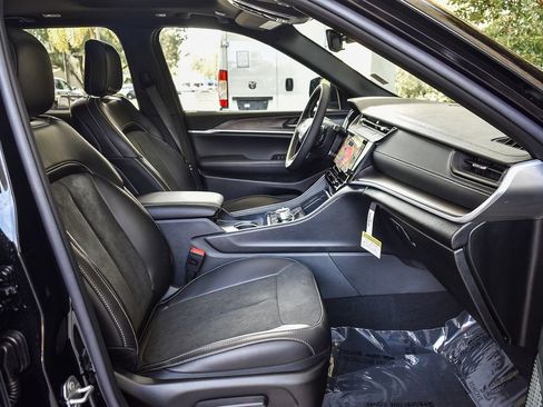 New 2026 Jeep Grand Cherokee Altitude image 14