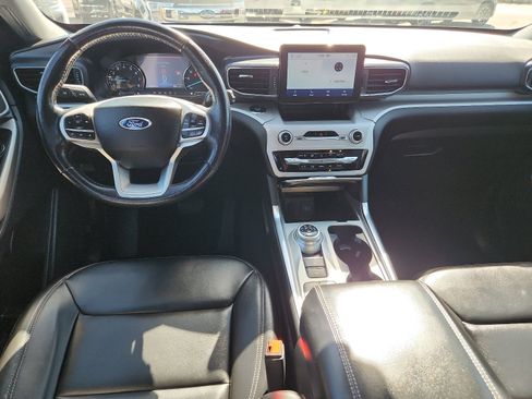 Used 2023 Ford Explorer XLT w/ Equipment Group 202A image 10