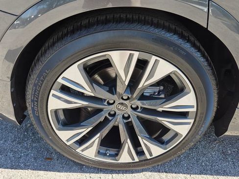 Used 2025 Audi Q8 Premium Plus AWD/4WD image 22