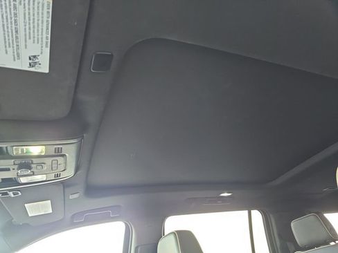 Used 2021 GMC Yukon XL SLT w/ SLT Premium Package image 29