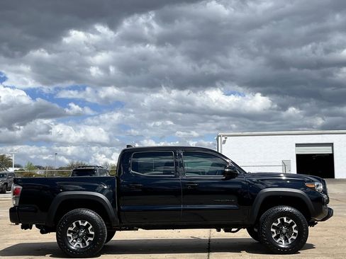 Used 2022 Toyota Tacoma TRD Off-Road w/ Technology Package image 3