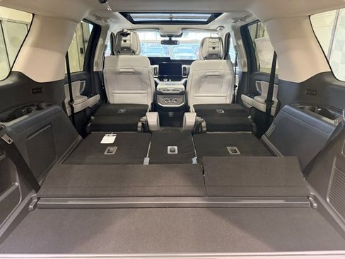 New 2026 Ford Expedition Platinum image 14