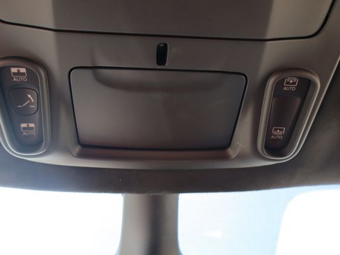 Used 2025 Chrysler Pacifica Pinnacle FWD image 28