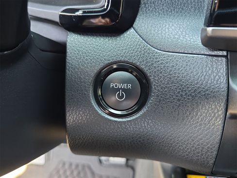 Used 2025 Toyota Camry SE w/ Convenience Package image 25