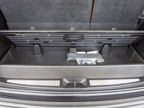 Used 2019 Cadillac Escalade Premium Luxury image 6