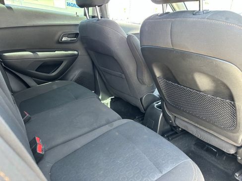 Used 2020 Chevrolet Trax LS FWD image 11