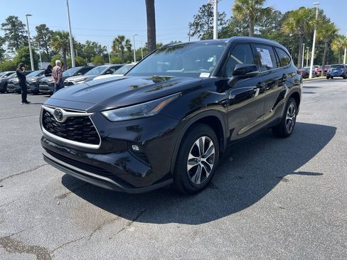 Used 2021 Toyota Highlander XLE FWD image 5