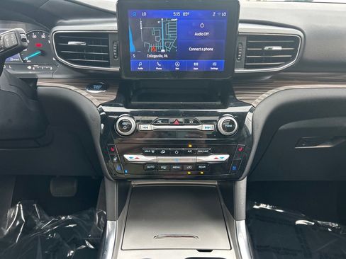 Used 2022 Ford Explorer Limited w/ Equipment Group 301A image 30