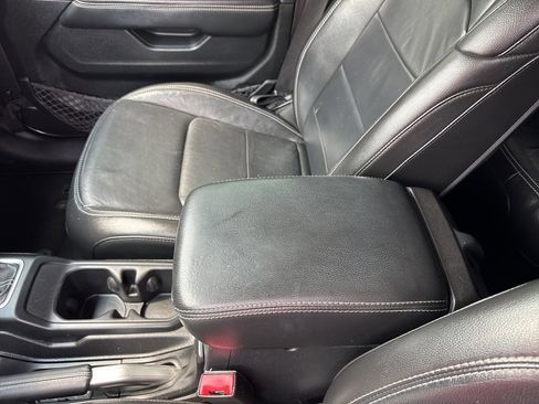 Used 2018 Jeep Wrangler Unlimited Sahara image 42