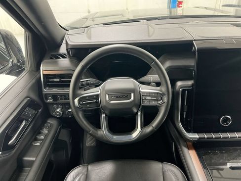 Used 2025 GMC Yukon XL Denali AWD/4WD image 11