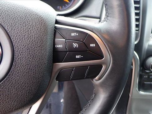 Used 2018 Jeep Grand Cherokee Limited image 17