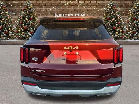 Used 2025 Kia Sorento LX image 4