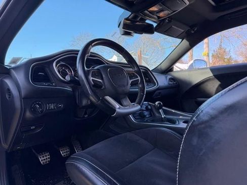 Used 2015 Dodge Challenger SRT w/ Technology Group image 17